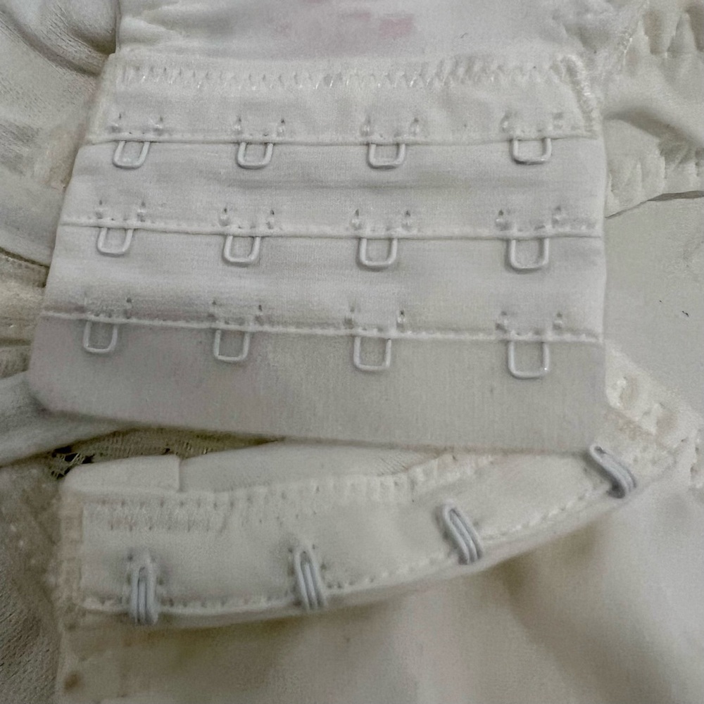 Breezies White Lace Underwire Bra Women’s 40DDD - Picture 4 of 5